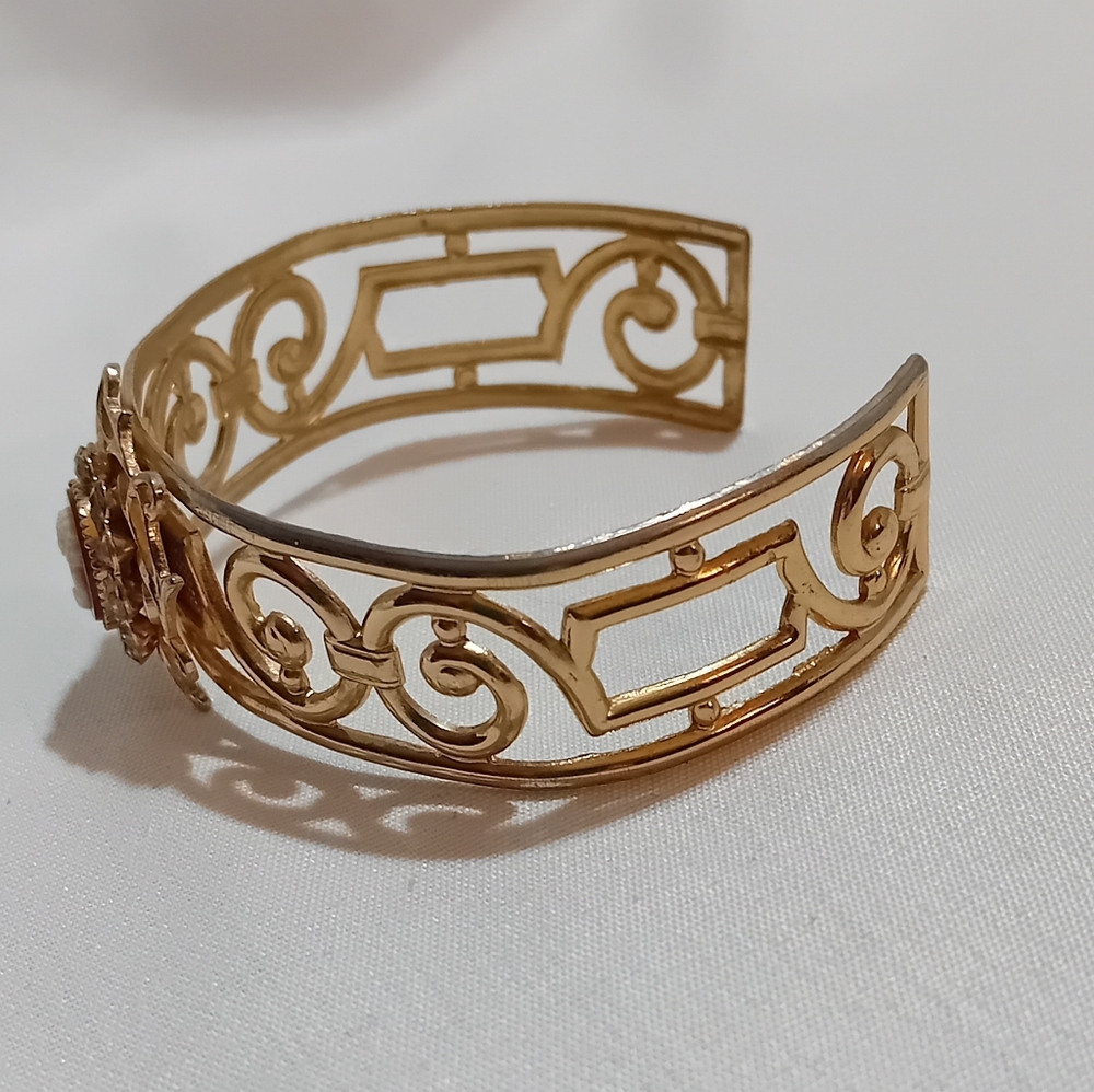 Vintage Coro Gold Cameo Bracelet - Picture 6 of 13